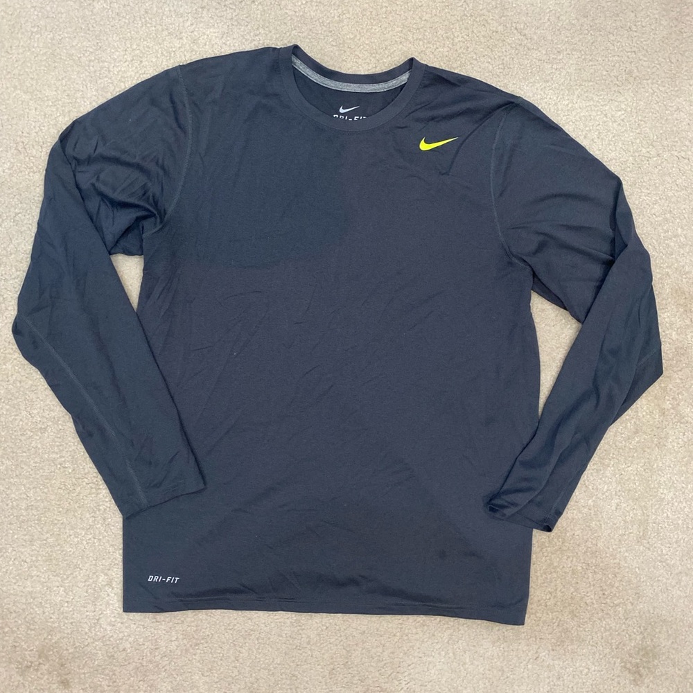 Men’s Large Nike Dark Gray Dri-Fit Long Sleeve T-shirt.